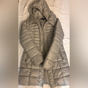 Womens SMALL Kenneth Cole puffer coat SILVER